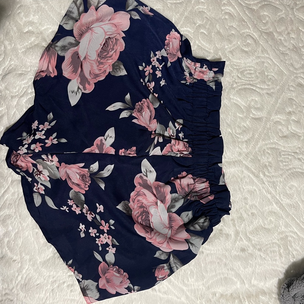 Loose and flowy shorts from Shein, never worn!